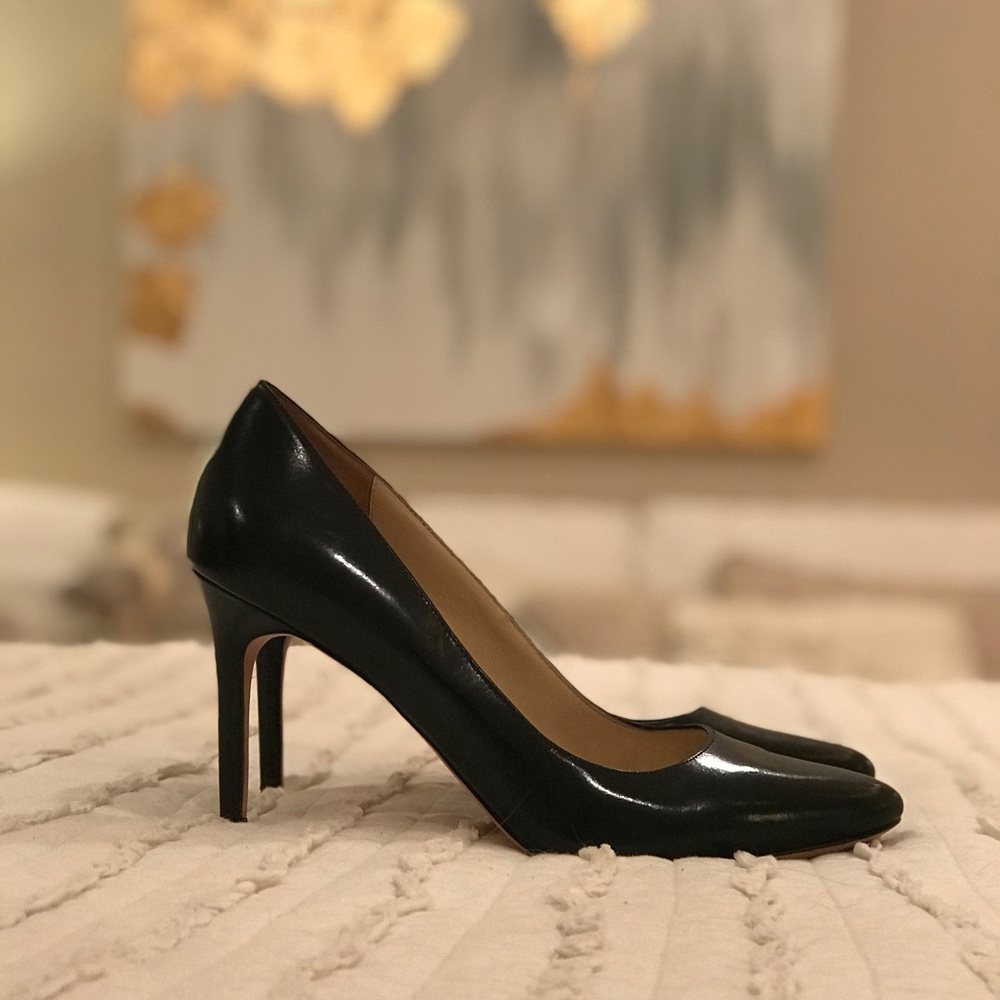 Cole Haan black leather pumps